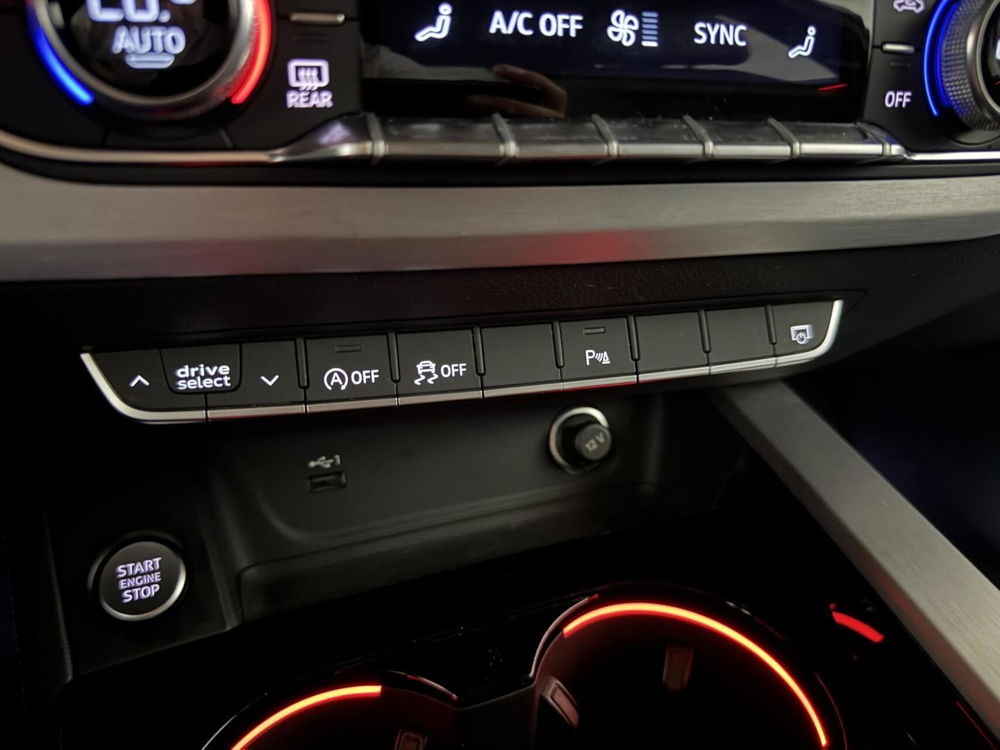 Audi A4 Avant 40 TFSI S-line Black Edition Pano Leer Memory B&O Sfeer NAP