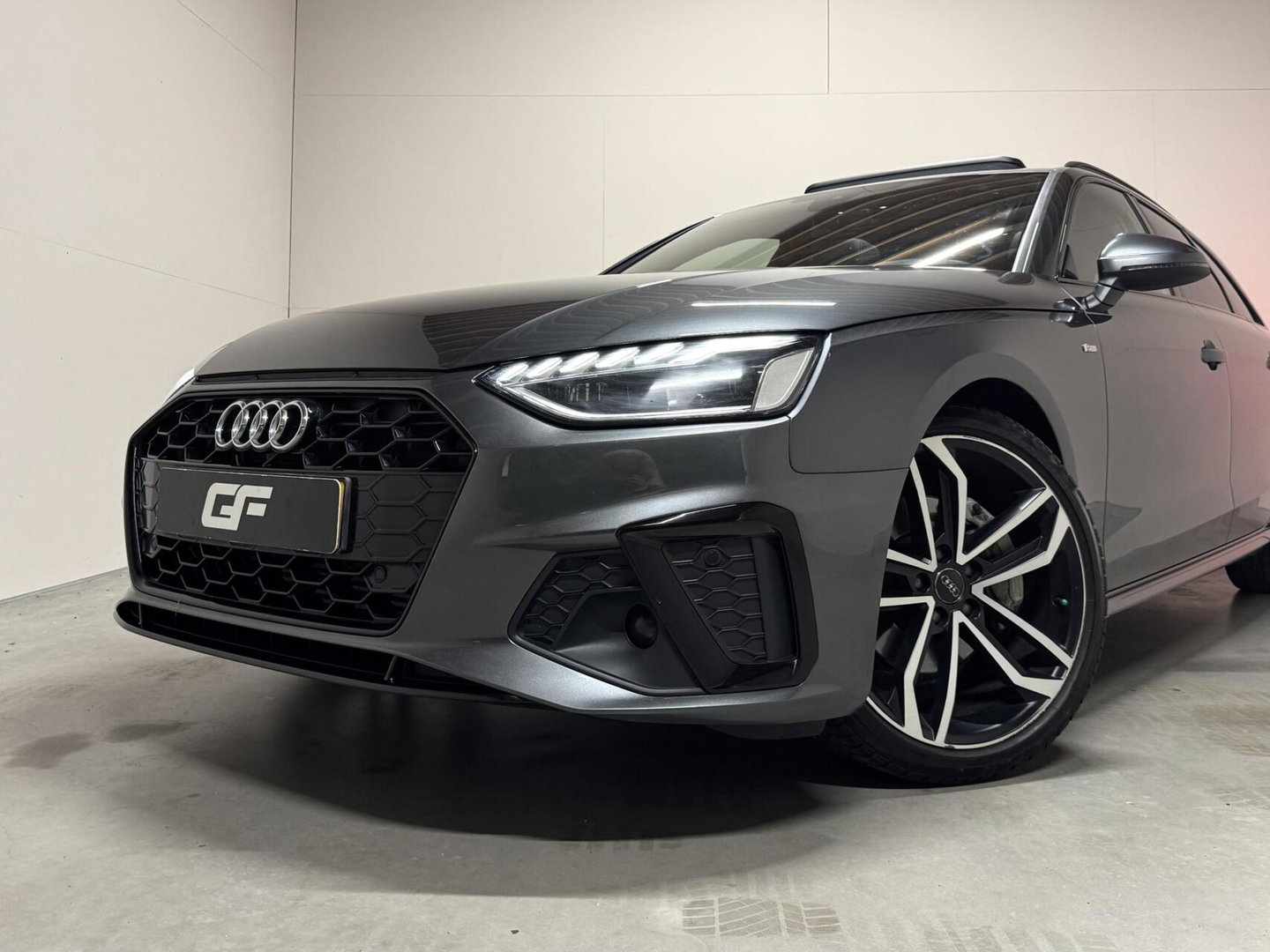 Audi A4 Avant 40 TFSI S-line Black Edition Pano Leer Memory B&O Sfeer NAP