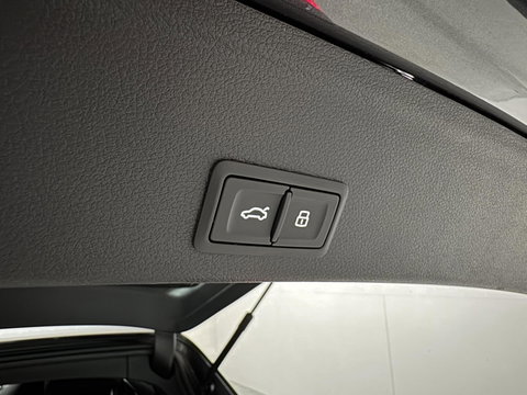 Audi A4 Avant 40 TFSI S-line Black Edition Pano Leer Memory B&O Sfeer NAP