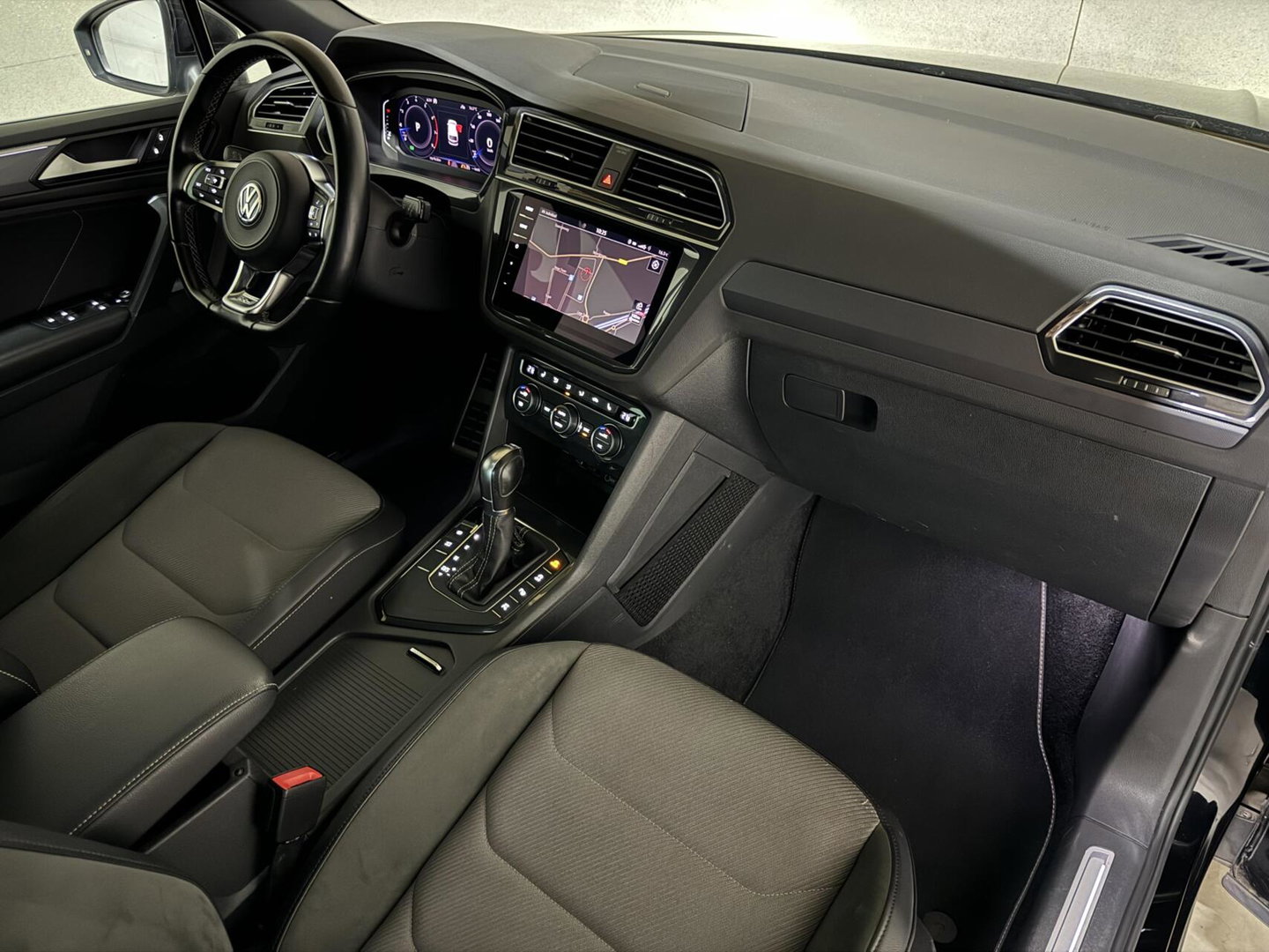 Volkswagen Tiguan 1.5 TSI 3x R-Line Pano 360 Virtual Trekh.