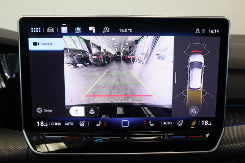 Volkswagen Golf 1.5 eTSI R-Line Edition Panoramadak IQ-Led 24 Maanden garantie* (Vraag naar de voorwaarden)