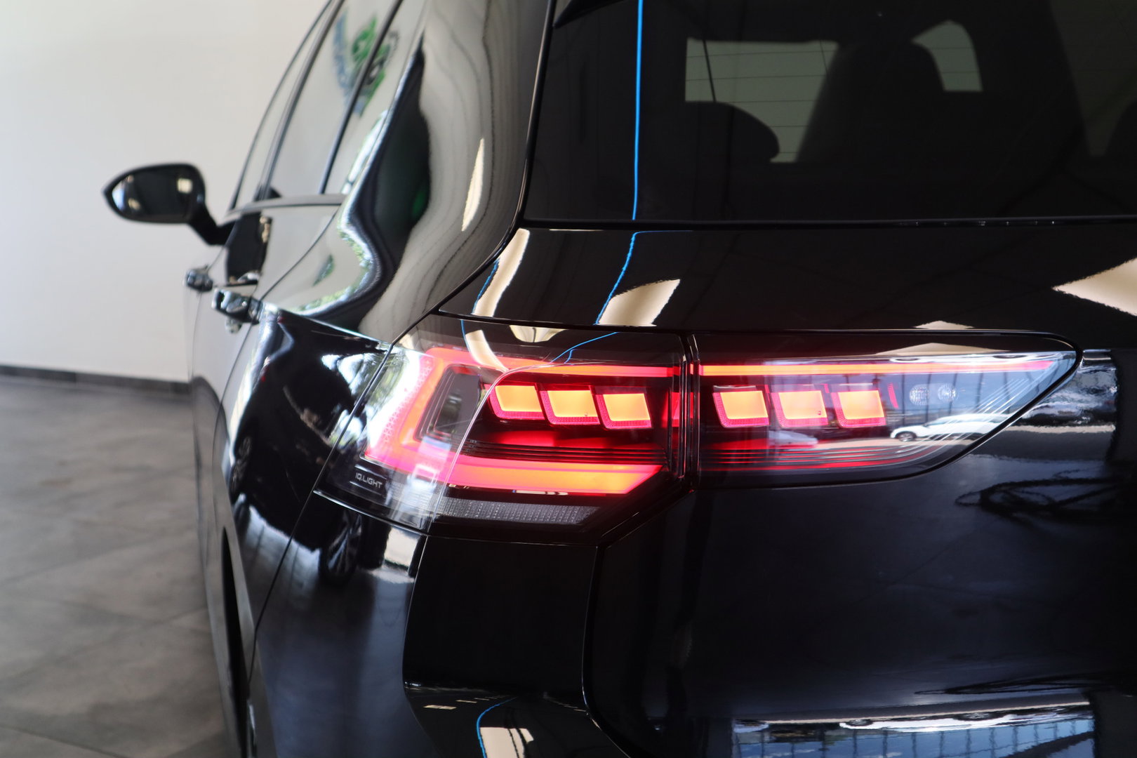 Volkswagen Golf 1.5 eTSI R-Line Edition Panoramadak IQ-Led 24 Maanden garantie* (Vraag naar de voorwaarden)