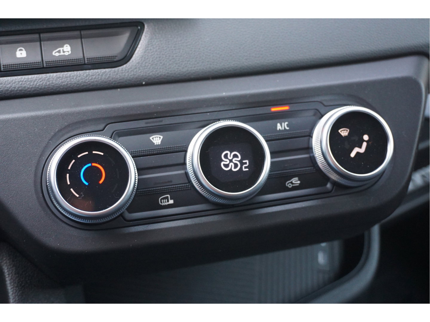 Renault Master E-Tech T35 L3H2 Extra Long range 87 kWh AUT Airco, Navi, Leder, Betimmering, Trekhaak NR. T03*
