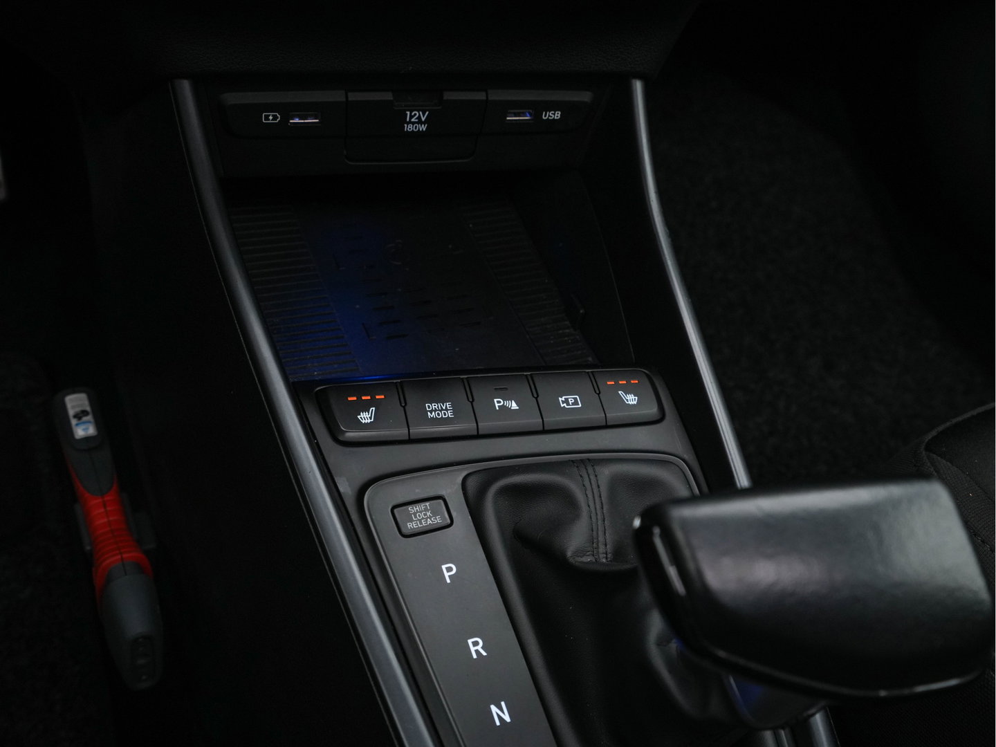 Hyundai Bayon 1.0 T-GDI Premium Sky (INCL.BTW) *PANO | ADAPTIVE-CRUISE | FULL-LED | BOSE-SOUND | BLINDSPOT | DIGI-COCKPIT | HEATED-SPORTSEATS | CAMERA | DAB | KEYLESS | PRIVACY-GLASS | 16''ALU | TOWBAR*