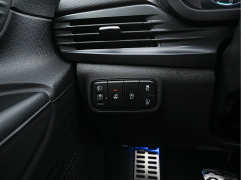 Hyundai Bayon 1.0 T-GDI Premium Sky (INCL.BTW) *PANO | ADAPTIVE-CRUISE | FULL-LED | BOSE-SOUND | BLINDSPOT | DIGI-COCKPIT | HEATED-SPORTSEATS | CAMERA | DAB | KEYLESS | PRIVACY-GLASS | 16''ALU | TOWBAR*