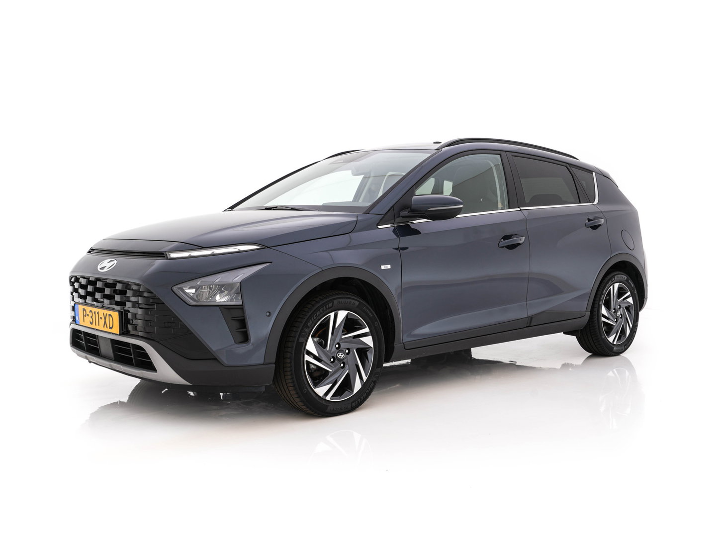Hyundai Bayon 1.0 T-GDI Premium Sky (INCL.BTW) *PANO | ADAPTIVE-CRUISE | FULL-LED | BOSE-SOUND | BLINDSPOT | DIGI-COCKPIT | HEATED-SPORTSEATS | CAMERA | DAB | KEYLESS | PRIVACY-GLASS | 16''ALU | TOWBAR*