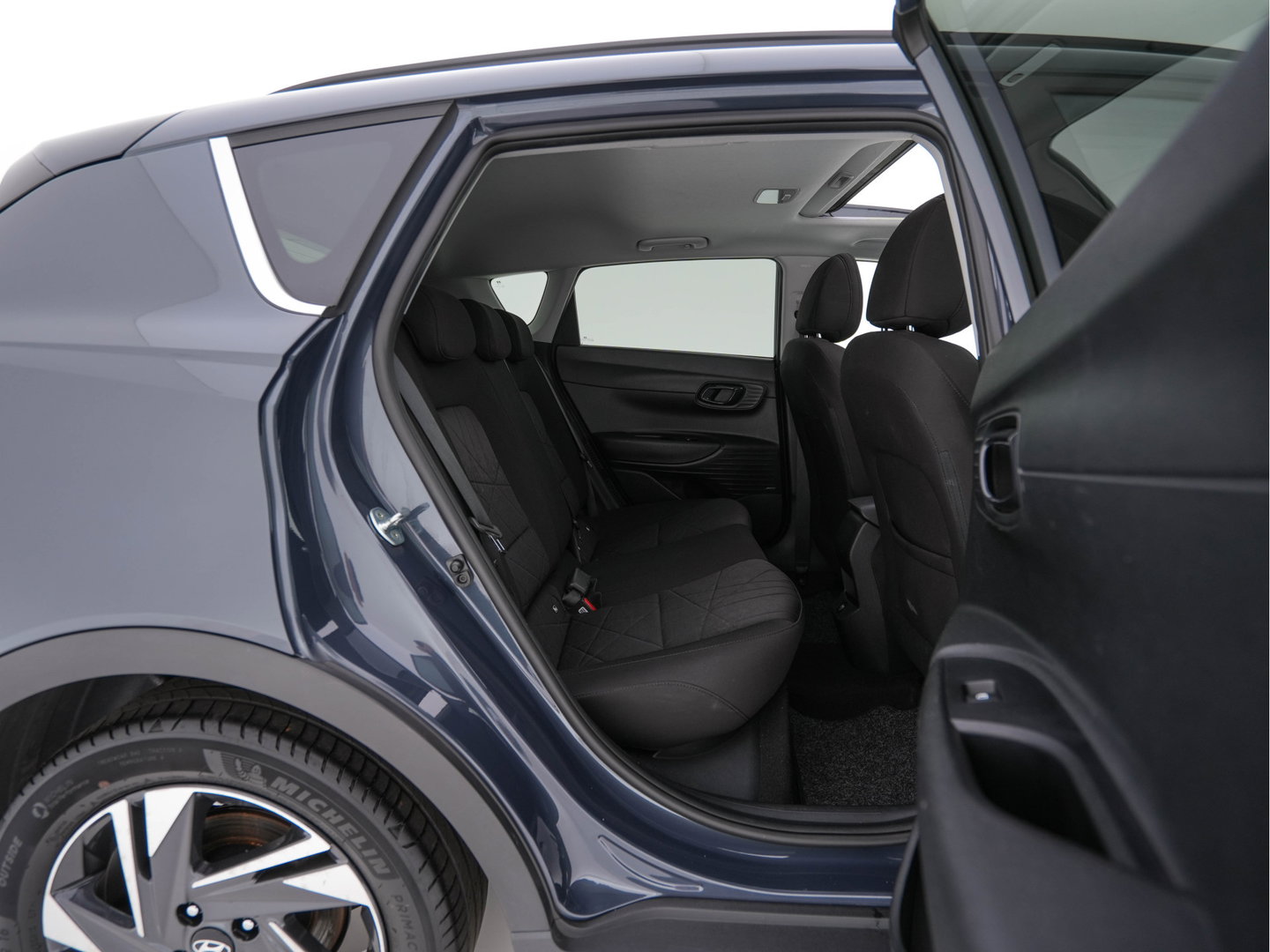 Hyundai Bayon 1.0 T-GDI Premium Sky (INCL.BTW) *PANO | ADAPTIVE-CRUISE | FULL-LED | BOSE-SOUND | BLINDSPOT | DIGI-COCKPIT | HEATED-SPORTSEATS | CAMERA | DAB | KEYLESS | PRIVACY-GLASS | 16''ALU | TOWBAR*