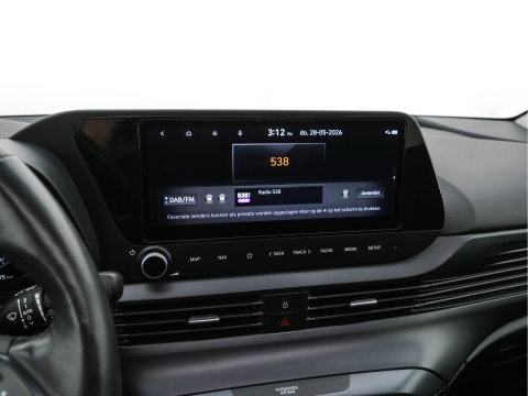 Hyundai Bayon 1.0 T-GDI Premium Sky (INCL.BTW) *PANO | ADAPTIVE-CRUISE | FULL-LED | BOSE-SOUND | BLINDSPOT | DIGI-COCKPIT | HEATED-SPORTSEATS | CAMERA | DAB | KEYLESS | PRIVACY-GLASS | 16''ALU | TOWBAR*
