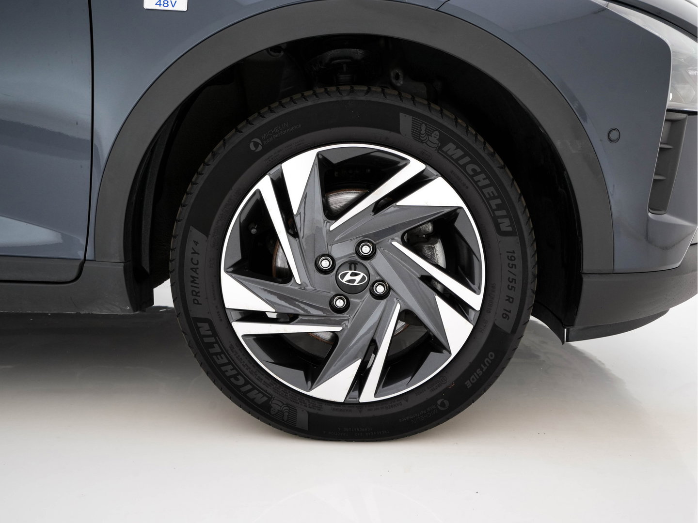 Hyundai Bayon 1.0 T-GDI Premium Sky (INCL.BTW) *PANO | ADAPTIVE-CRUISE | FULL-LED | BOSE-SOUND | BLINDSPOT | DIGI-COCKPIT | HEATED-SPORTSEATS | CAMERA | DAB | KEYLESS | PRIVACY-GLASS | 16''ALU | TOWBAR*