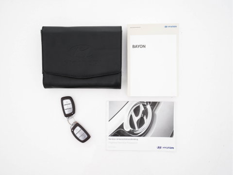 Hyundai Bayon 1.0 T-GDI Premium Sky (INCL.BTW) *PANO | ADAPTIVE-CRUISE | FULL-LED | BOSE-SOUND | BLINDSPOT | DIGI-COCKPIT | HEATED-SPORTSEATS | CAMERA | DAB | KEYLESS | PRIVACY-GLASS | 16''ALU | TOWBAR*