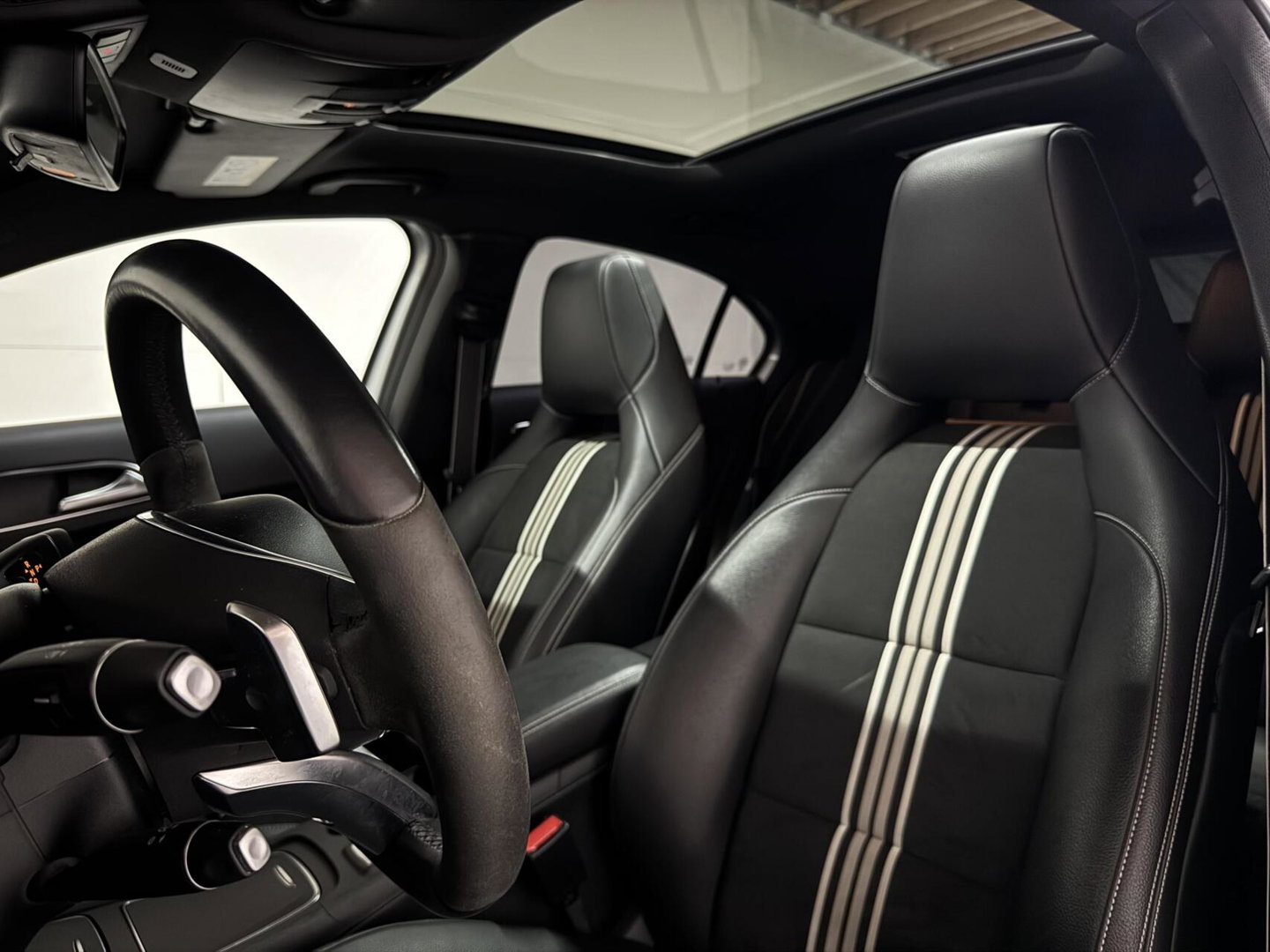 Mercedes-Benz A-Klasse 200 AMG WhiteArt Edition Pano Cruise NAP