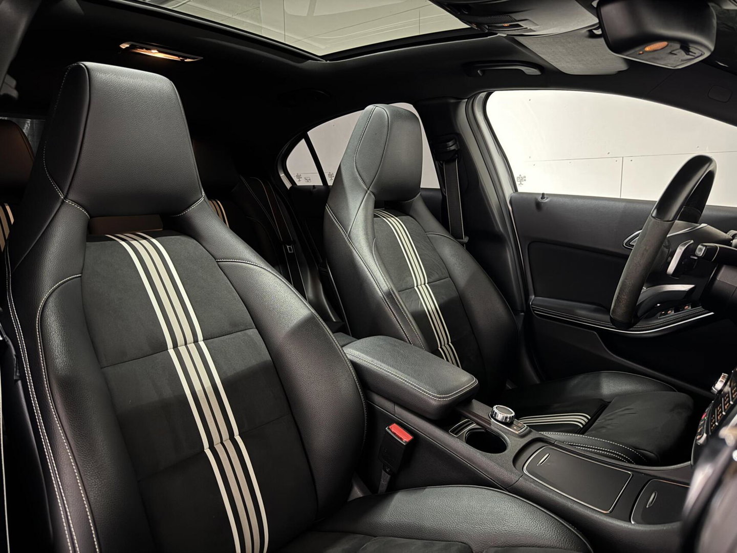 Mercedes-Benz A-Klasse 200 AMG WhiteArt Edition Pano Cruise NAP