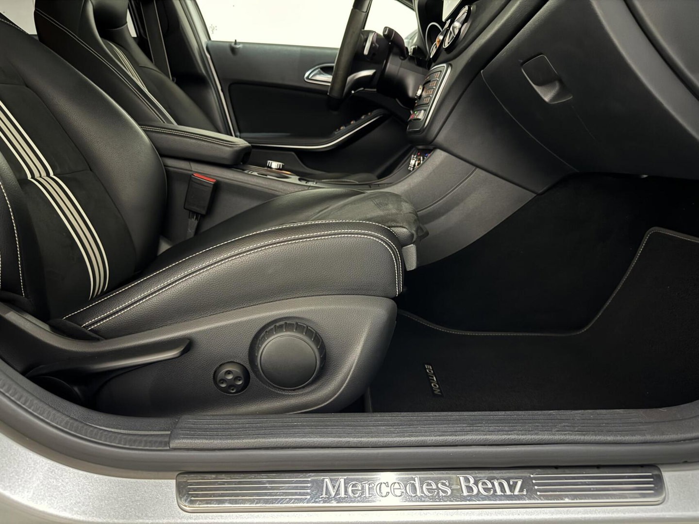 Mercedes-Benz A-Klasse 200 AMG WhiteArt Edition Pano Cruise NAP