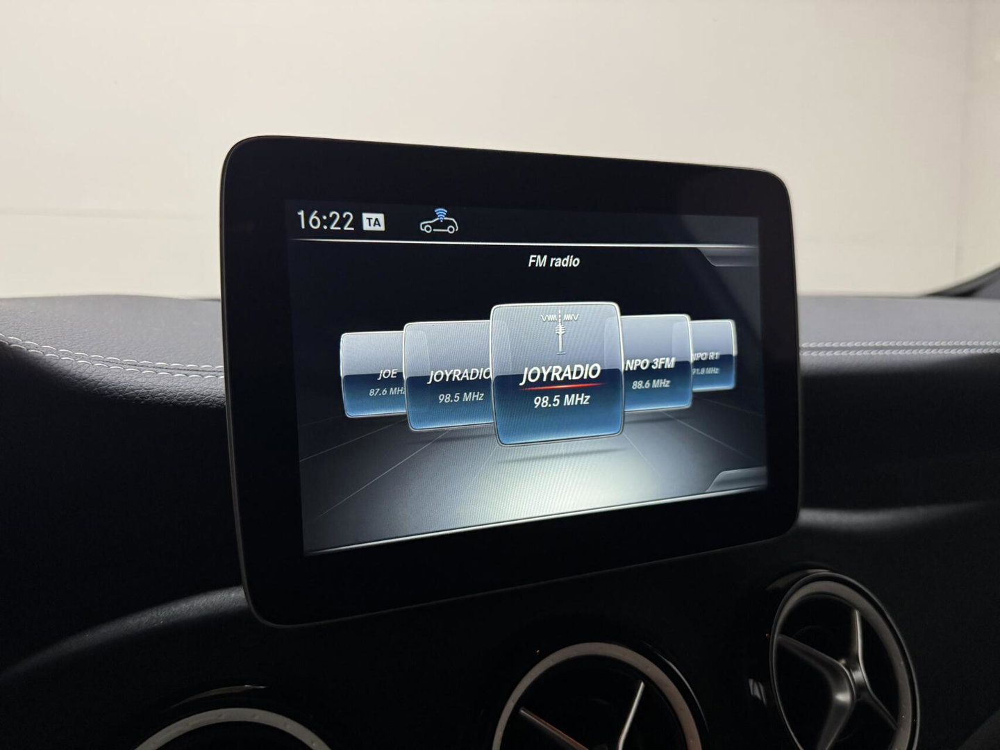 Mercedes-Benz A-Klasse 200 AMG WhiteArt Edition Pano Cruise NAP
