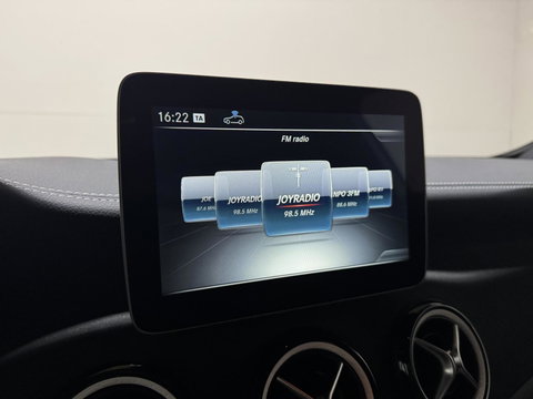Mercedes-Benz A-Klasse 200 AMG WhiteArt Edition Pano Cruise NAP