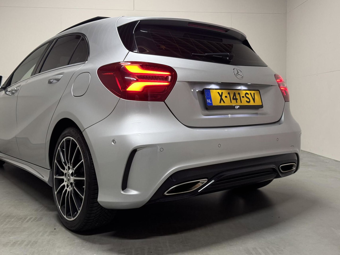 Mercedes-Benz A-Klasse 200 AMG WhiteArt Edition Pano Cruise NAP