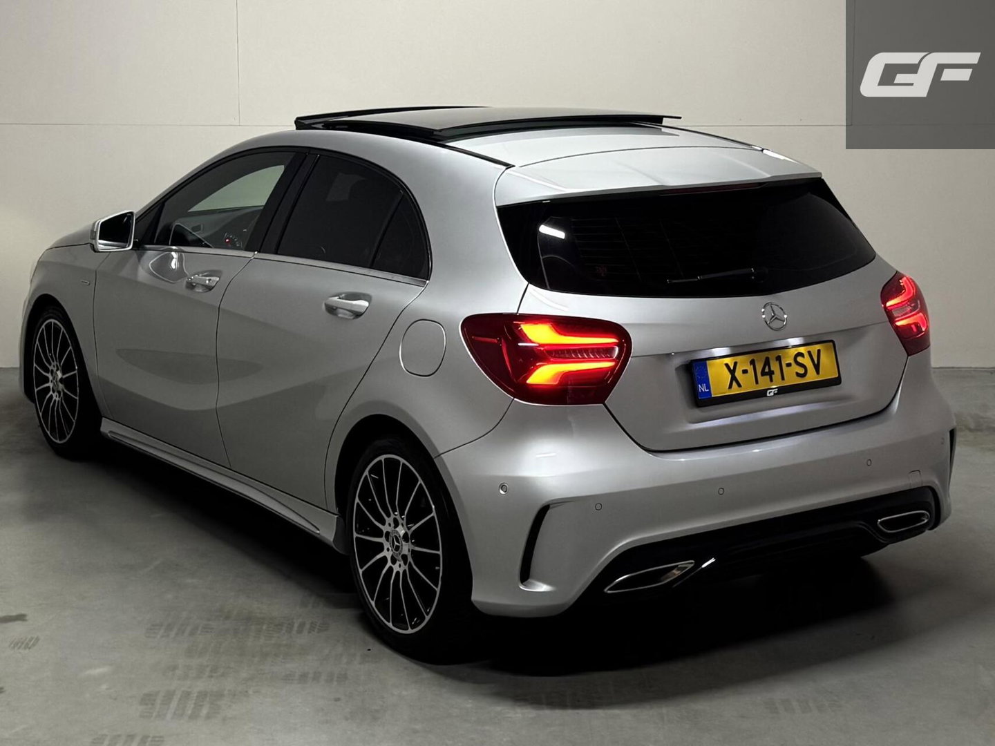 Mercedes-Benz A-Klasse 200 AMG WhiteArt Edition Pano Cruise NAP