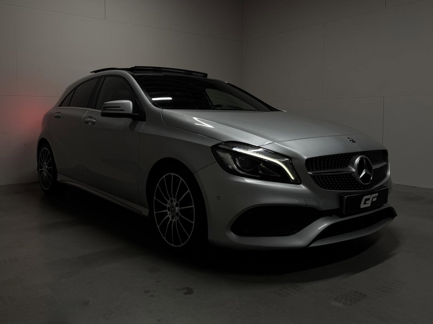 Mercedes-Benz A-Klasse 200 AMG WhiteArt Edition Pano Cruise NAP