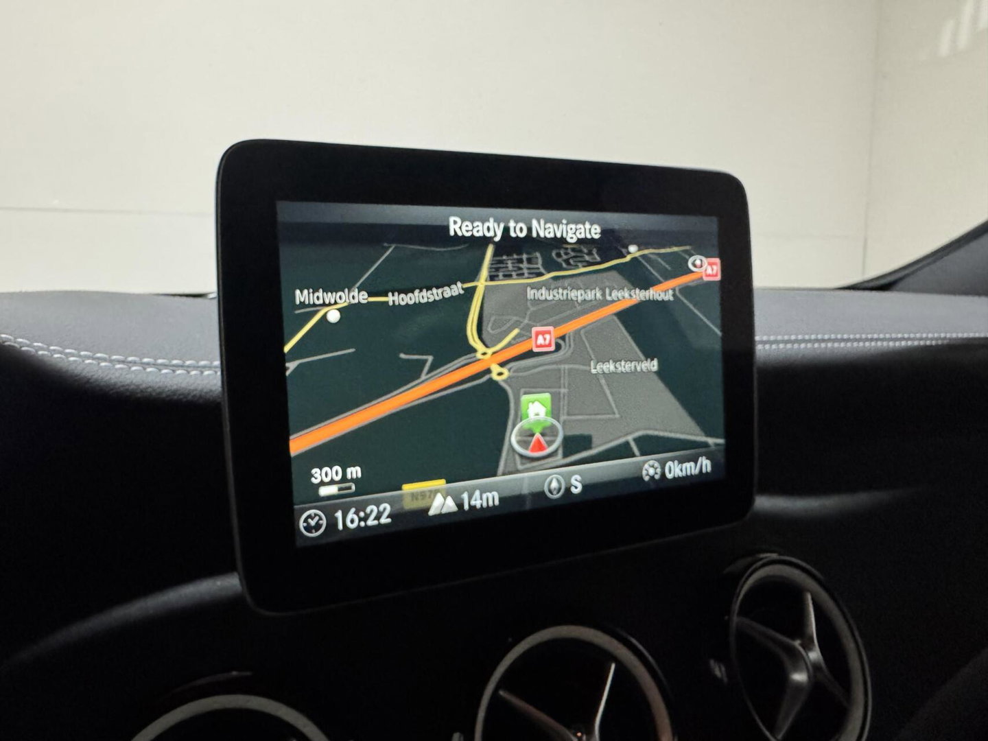 Mercedes-Benz A-Klasse 200 AMG WhiteArt Edition Pano Cruise NAP