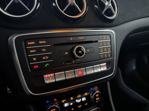 Mercedes-Benz A-Klasse 200 AMG WhiteArt Edition Pano Cruise NAP