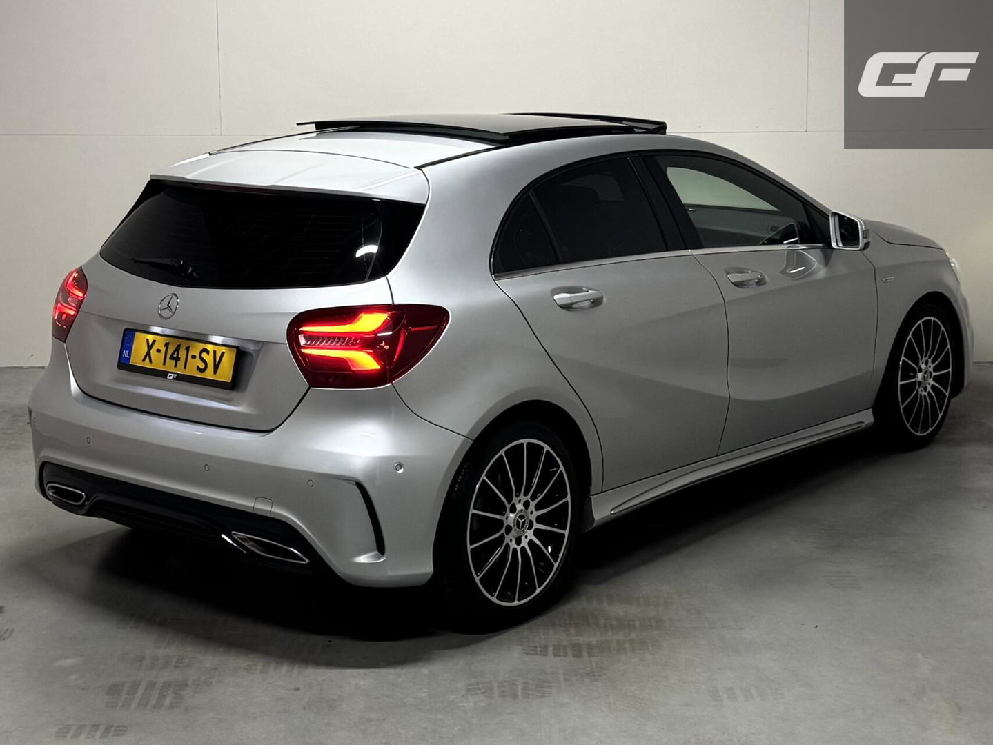 Mercedes-Benz A-Klasse 200 AMG WhiteArt Edition Pano Cruise NAP