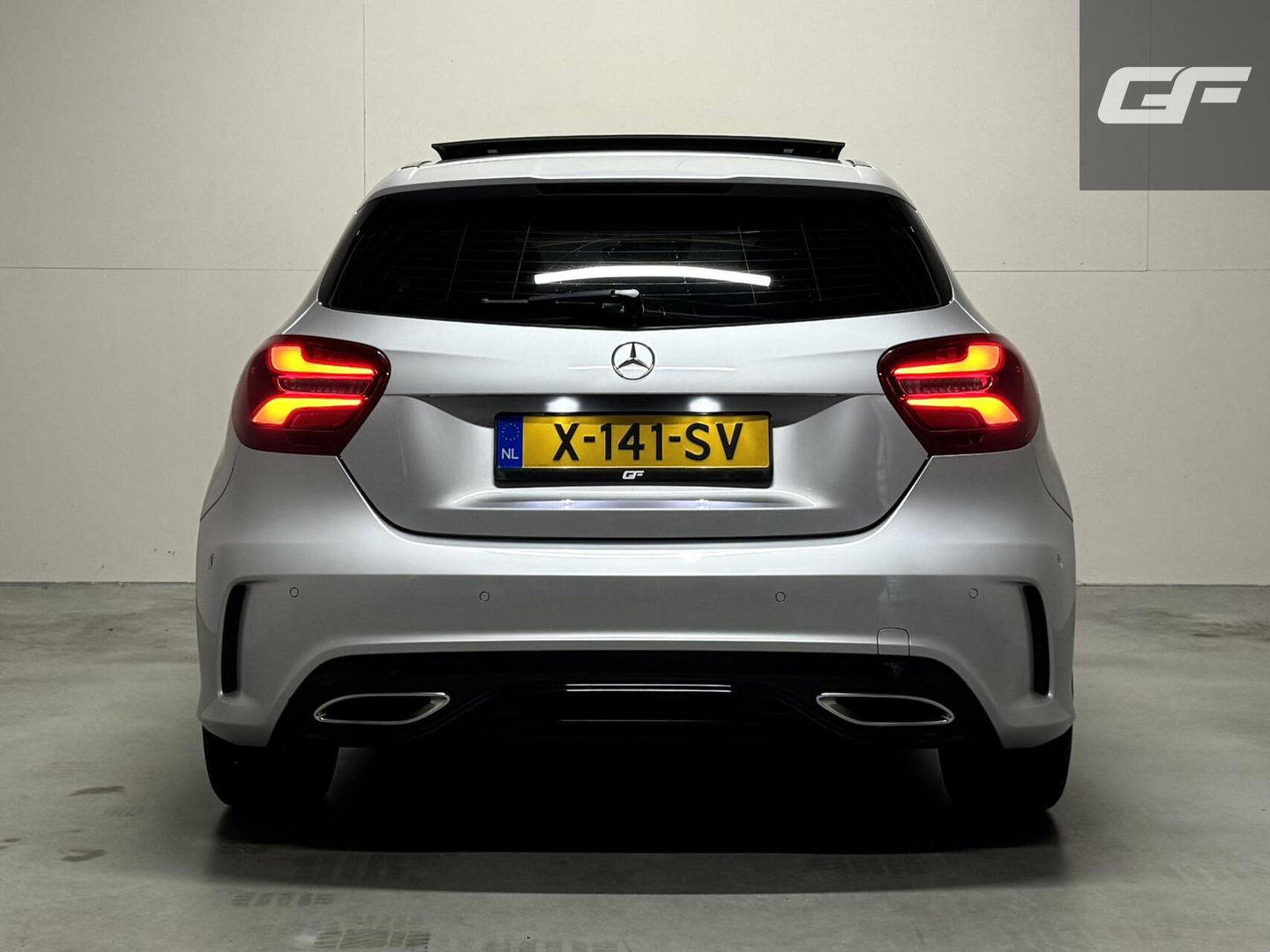 Mercedes-Benz A-Klasse 200 AMG WhiteArt Edition Pano Cruise NAP