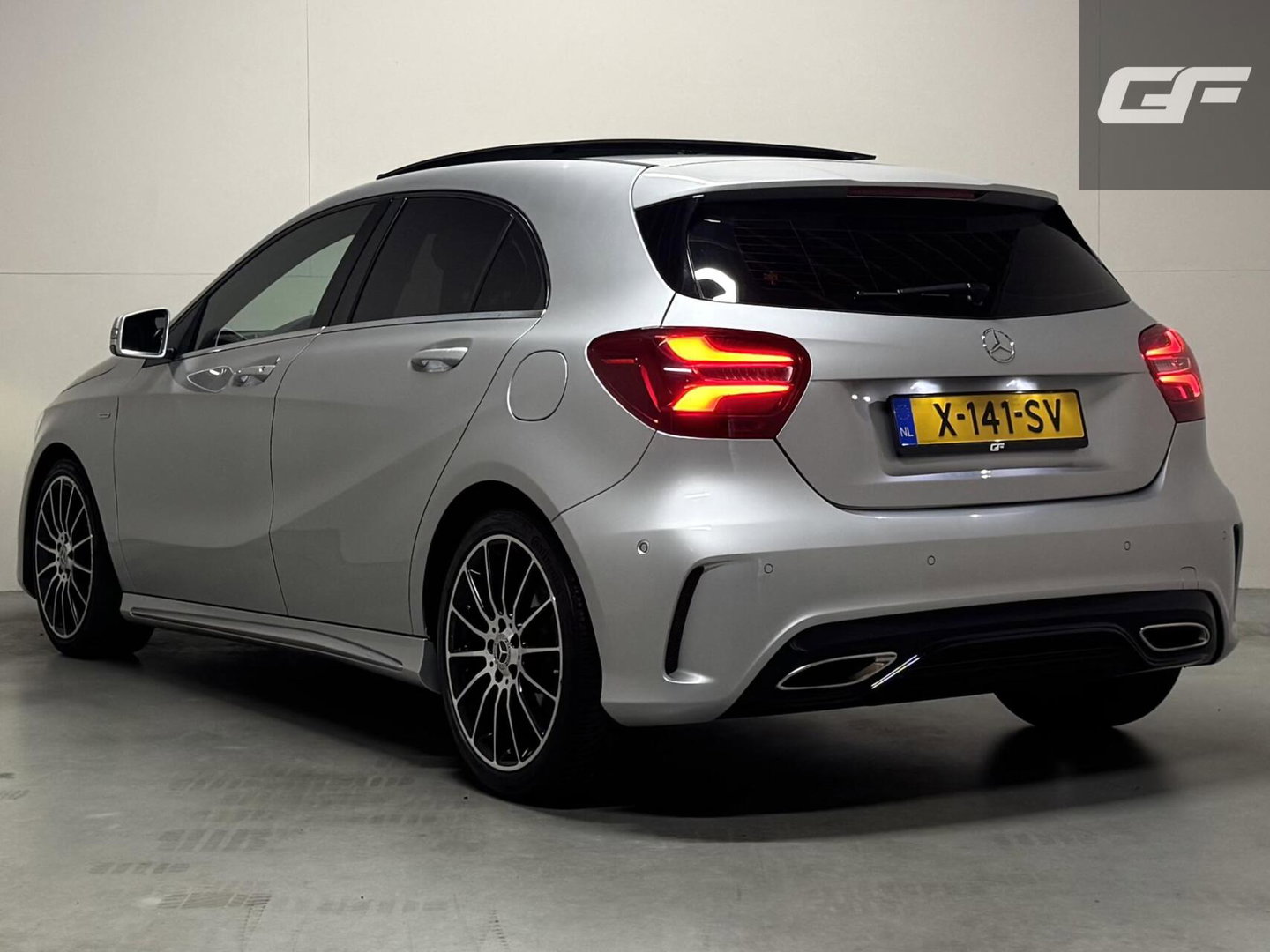 Mercedes-Benz A-Klasse 200 AMG WhiteArt Edition Pano Cruise NAP