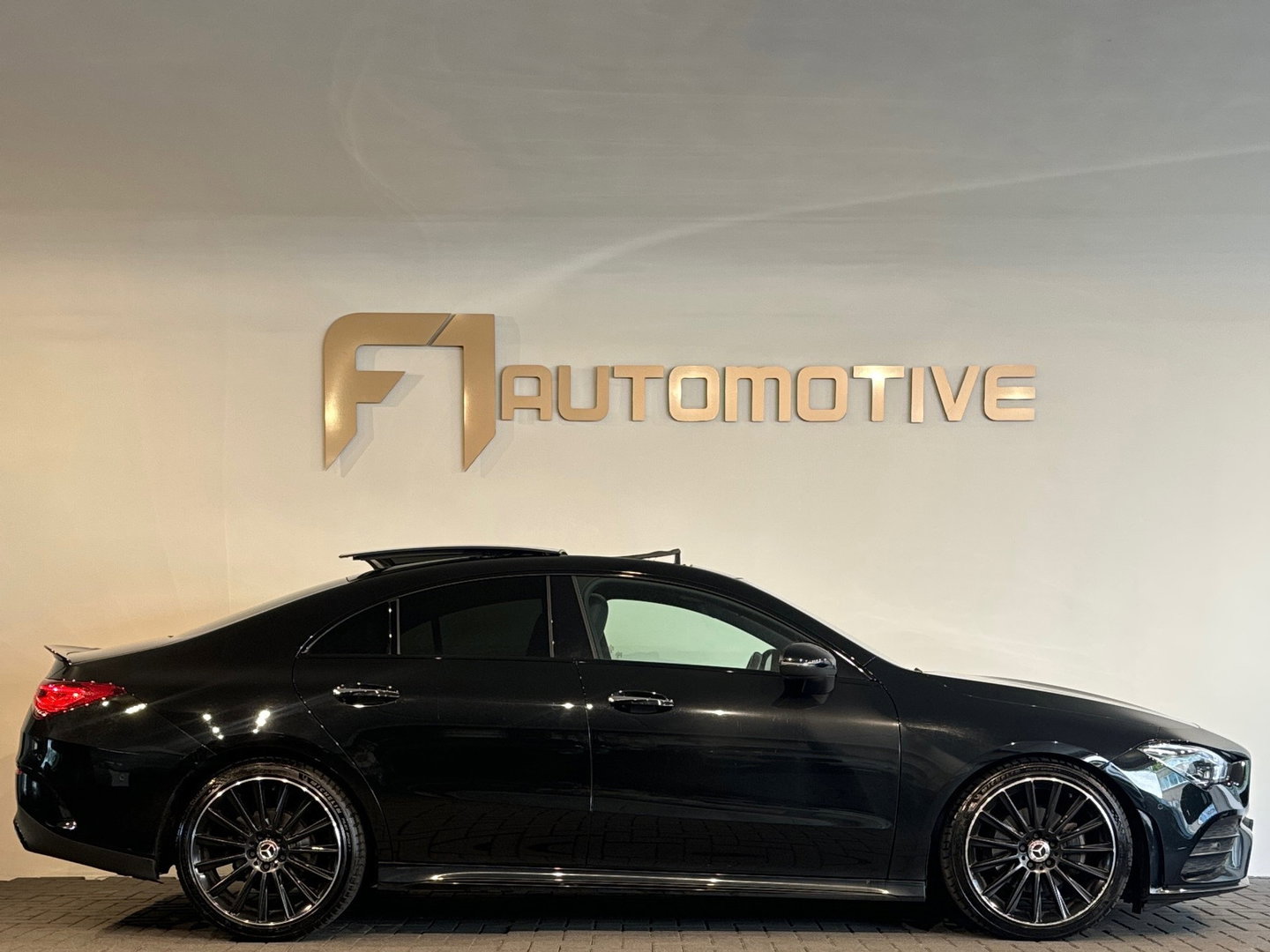 Mercedes-Benz CLA-Klasse 180 Premium+ AMG Pano|Memory|Sfeer