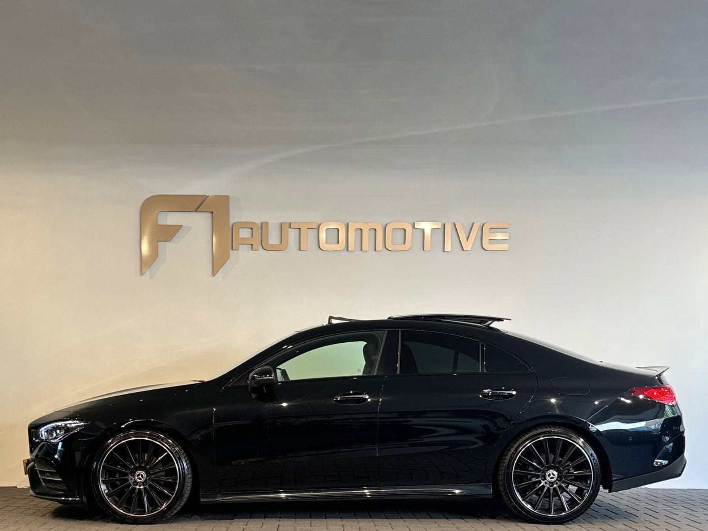Mercedes-Benz CLA-Klasse 180 Premium+ AMG Pano|Memory|Sfeer