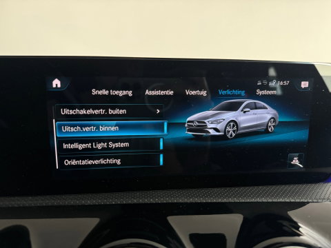Mercedes-Benz CLA-Klasse 180 Premium+ AMG Pano|Memory|Sfeer
