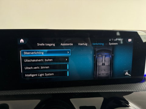 Mercedes-Benz CLA-Klasse 180 Premium+ AMG Pano|Memory|Sfeer