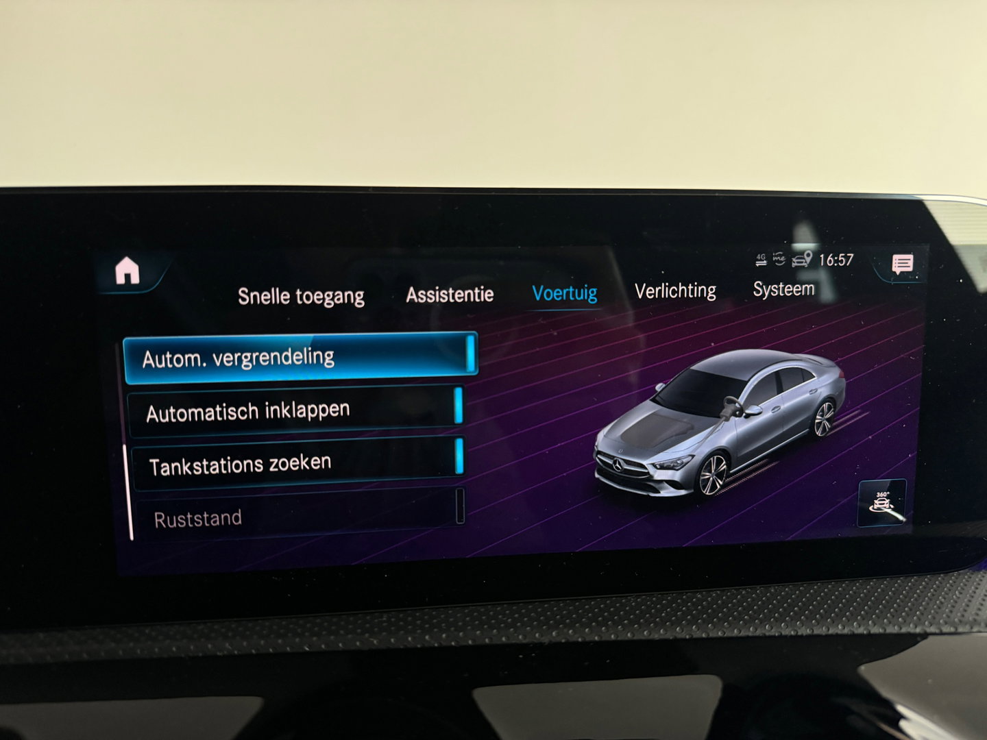 Mercedes-Benz CLA-Klasse 180 Premium+ AMG Pano|Memory|Sfeer