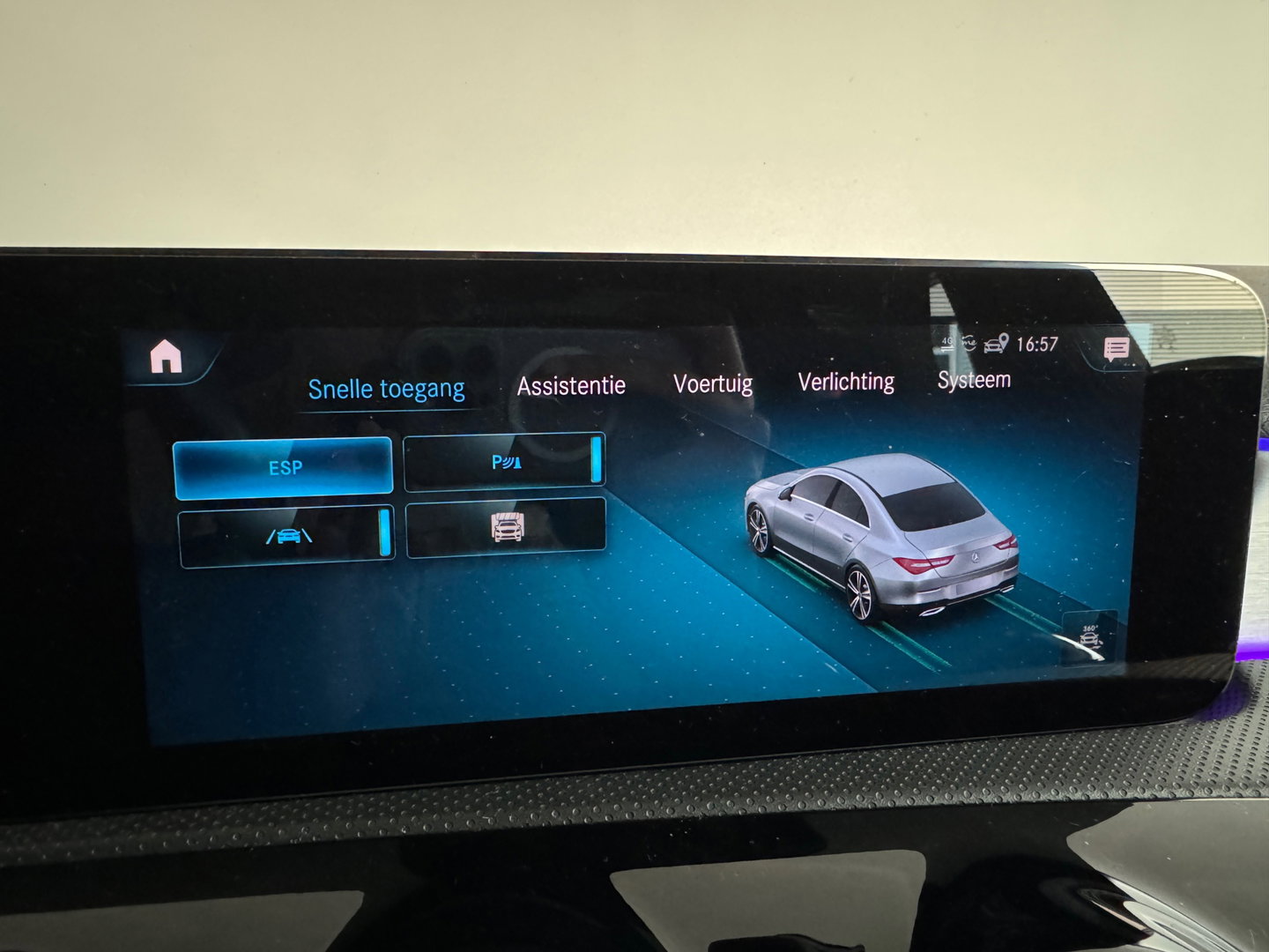 Mercedes-Benz CLA-Klasse 180 Premium+ AMG Pano|Memory|Sfeer