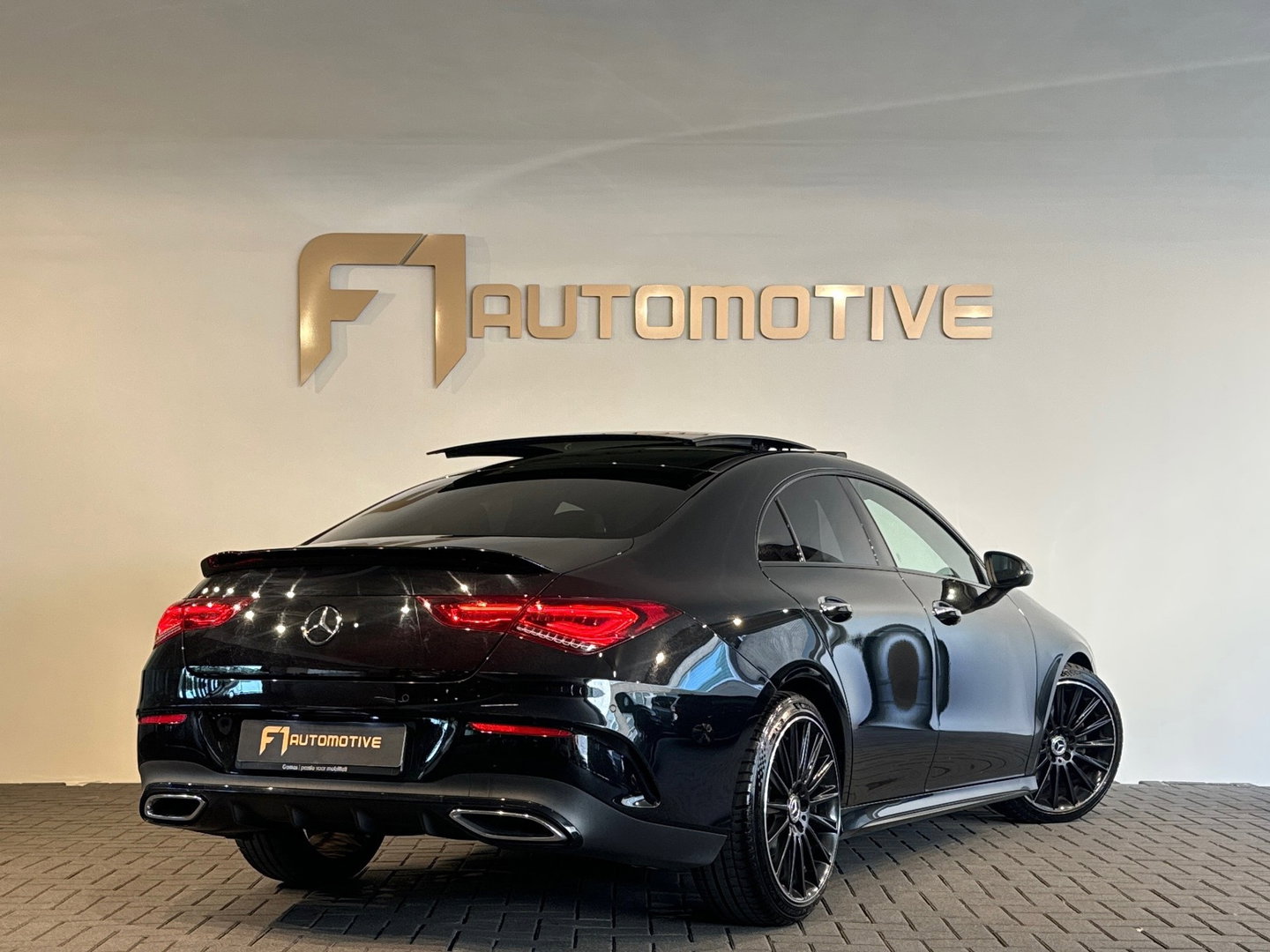 Mercedes-Benz CLA-Klasse 180 Premium+ AMG Pano|Memory|Sfeer