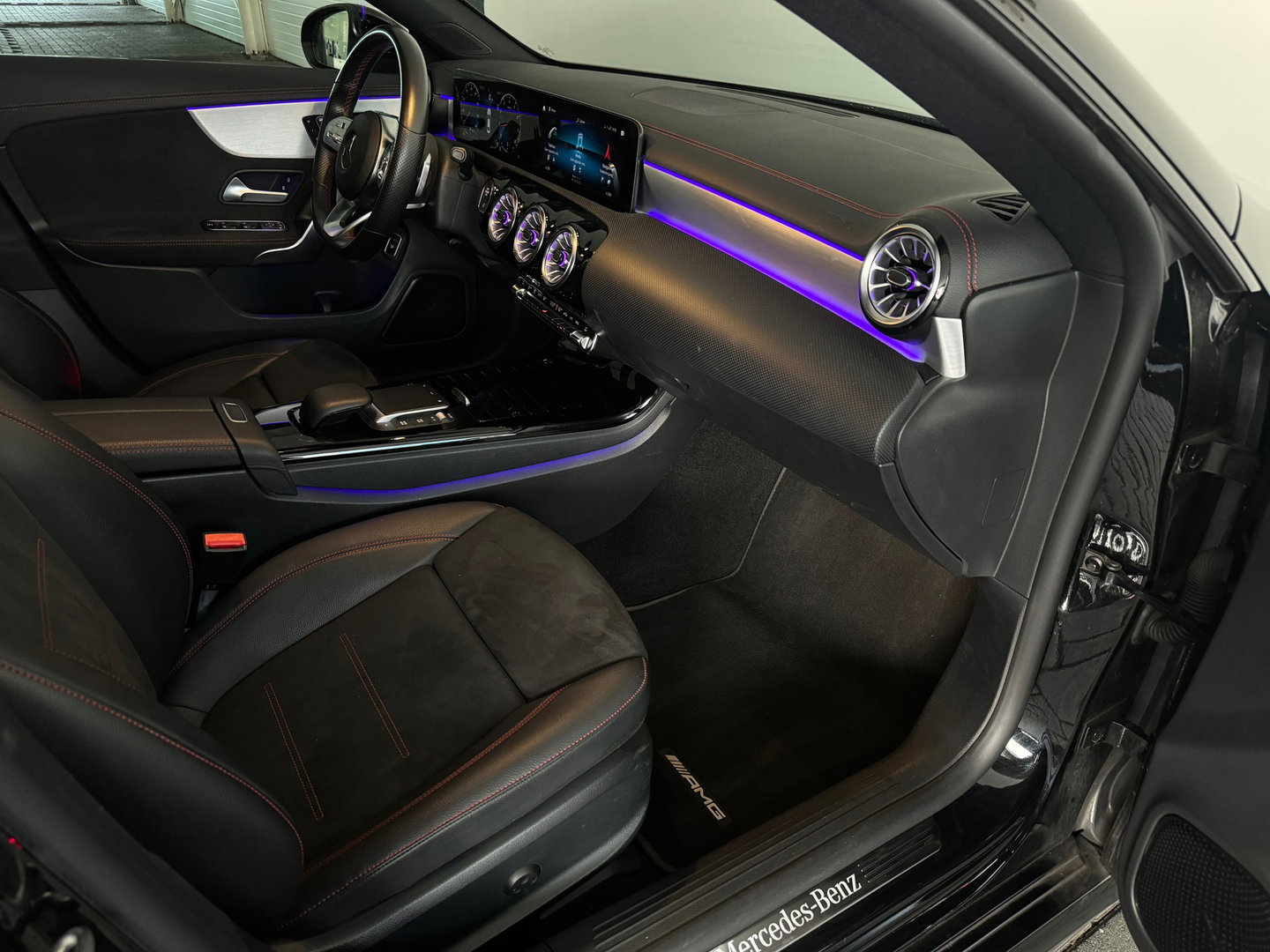 Mercedes-Benz CLA-Klasse 180 Premium+ AMG Pano|Memory|Sfeer