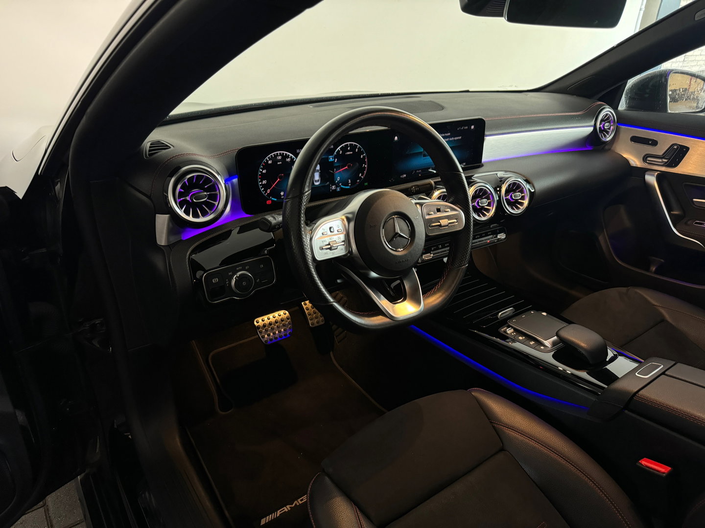 Mercedes-Benz CLA-Klasse 180 Premium+ AMG Pano|Memory|Sfeer