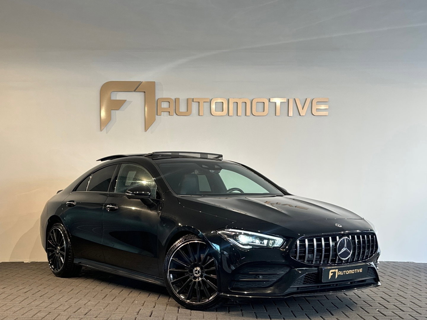 Mercedes-Benz CLA-Klasse 180 Premium+ AMG Pano|Memory|Sfeer