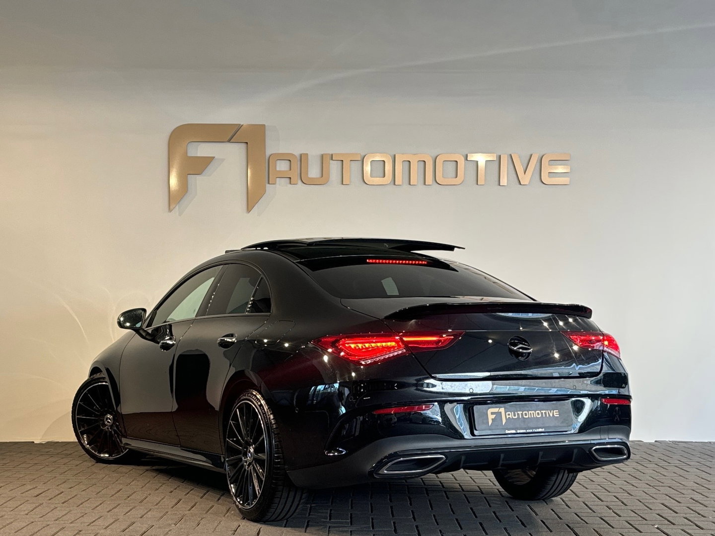 Mercedes-Benz CLA-Klasse 180 Premium+ AMG Pano|Memory|Sfeer