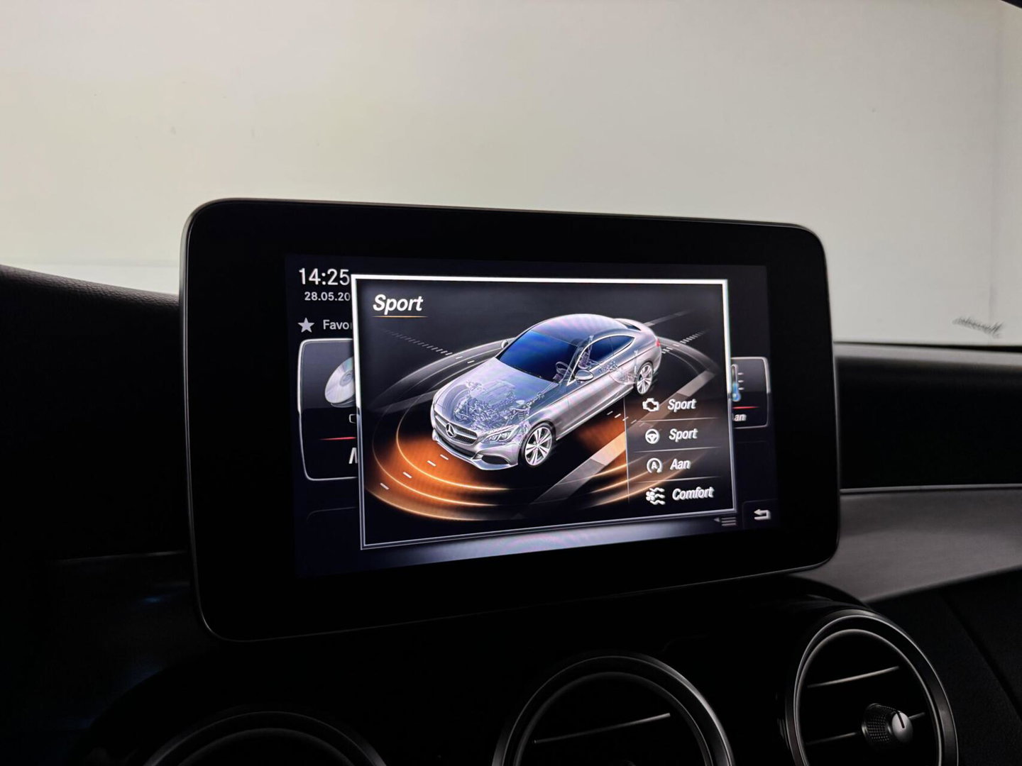 Mercedes-Benz C-Klasse Coupé 200 4MATIC AMG Pano 360° Sfeer Carplay