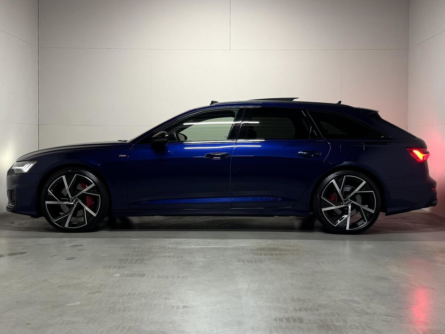 Audi A6 Avant 55 TFSIe Quattro Competition Pano Nachtzicht 360° HUD