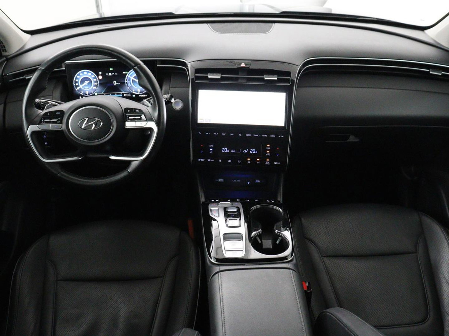 Hyundai Tucson 1.6 T-GDI PHEV Premium 4WD | SOH 96,5% | Stoelventilatie | Leder | Trekhaak | 360 Camera | Adaptive cruise | Krell Audio | Achterbankverwarming | Camera | Memory | Keyless | Plug In