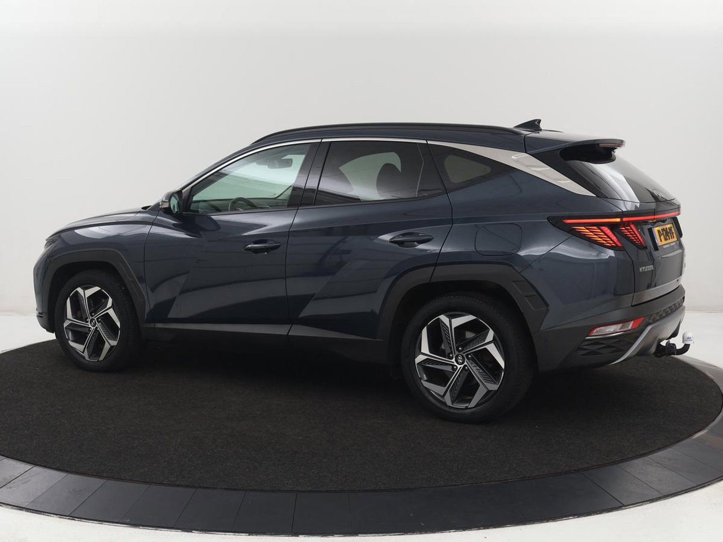 Hyundai Tucson 1.6 T-GDI PHEV Premium 4WD | SOH 96,5% | Stoelventilatie | Leder | Trekhaak | 360 Camera | Adaptive cruise | Krell Audio | Achterbankverwarming | Camera | Memory | Keyless | Plug In