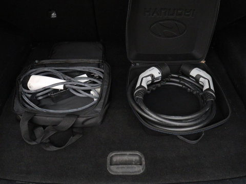 Hyundai Tucson 1.6 T-GDI PHEV Premium 4WD | SOH 96,5% | Stoelventilatie | Leder | Trekhaak | 360 Camera | Adaptive cruise | Krell Audio | Achterbankverwarming | Camera | Memory | Keyless | Plug In