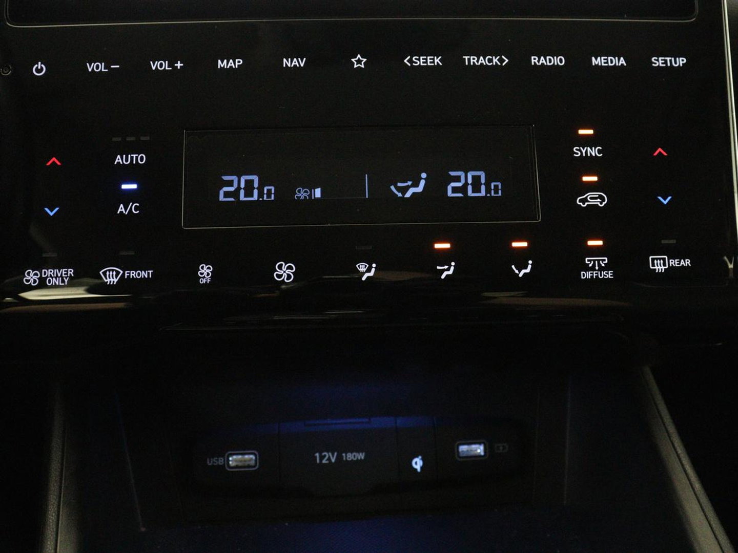 Hyundai Tucson 1.6 T-GDI PHEV Premium 4WD | SOH 96,5% | Stoelventilatie | Leder | Trekhaak | 360 Camera | Adaptive cruise | Krell Audio | Achterbankverwarming | Camera | Memory | Keyless | Plug In