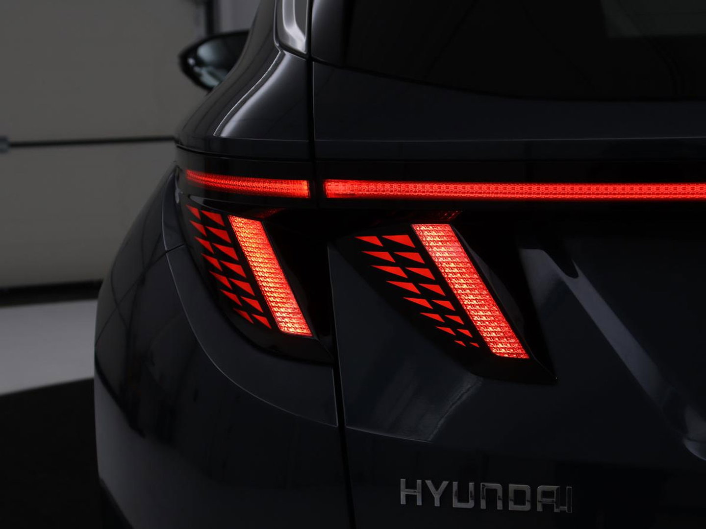 Hyundai Tucson 1.6 T-GDI PHEV Premium 4WD | SOH 96,5% | Stoelventilatie | Leder | Trekhaak | 360 Camera | Adaptive cruise | Krell Audio | Achterbankverwarming | Camera | Memory | Keyless | Plug In