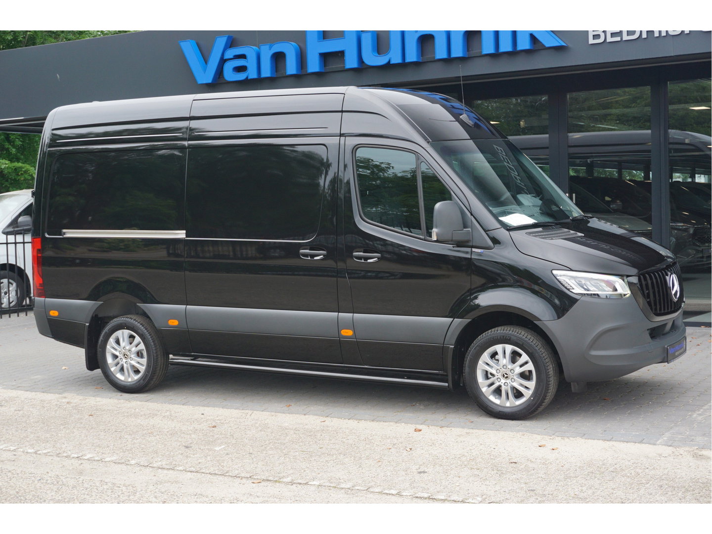 Mercedes-Benz Sprinter 317CDI Pro L2H2 BPM VRIJ!! 10.25" Mbux 17" LM, Gev. Stoel, 3.5T Trekgewicht, LED!! NR. A574*