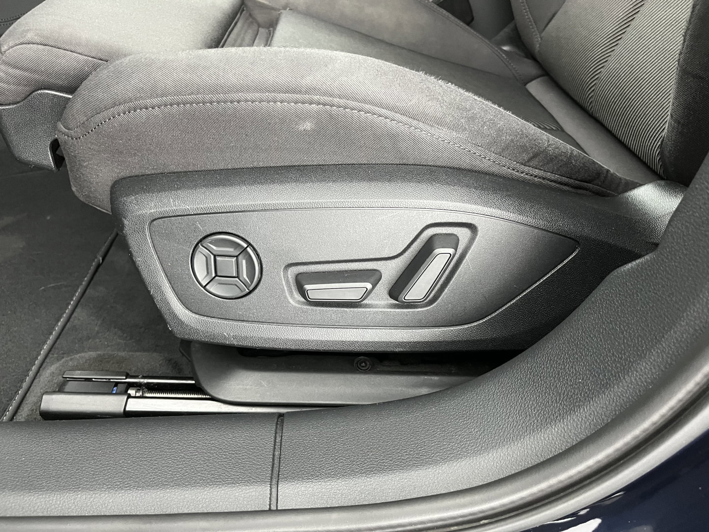 Audi A6 Avant 40 TDI Sport Lease Edition MHEV Aut. *FULL-LED | HEATED-SPORTSEATS | MEMORY-PACK | DIGI-COCKPIT | NAVI-FULLMAP | CARPLAY | AUDI-SOUND | SHIFTPADDLES | TOWBAR | 20''ALU*