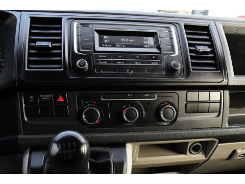 Volkswagen Transporter 2.0 TDI L2H1 DC Edition Cruise, Sensoren, Trekhaak, Airco, 85pk, Radio, Direct leverbaar!