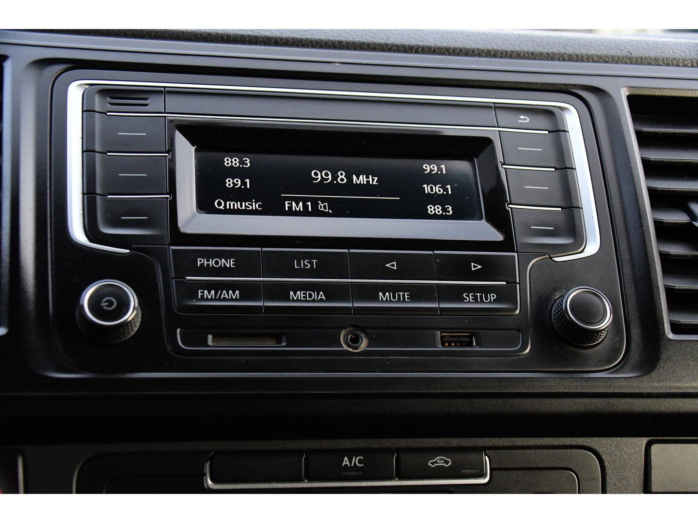 Volkswagen Transporter 2.0 TDI L2H1 DC Edition Cruise, Sensoren, Trekhaak, Airco, 85pk, Radio, Direct leverbaar!