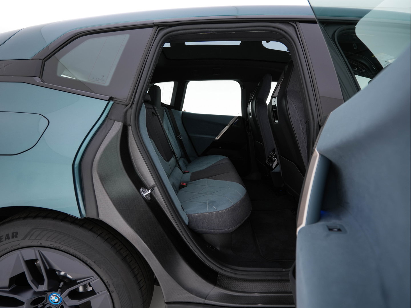 BMW iX xDrive40 Business Edition Plus 77 kWh [ 3-Fase ] {SOH-100%} (INCL-BTW) *PANO | HEAD-UP | TOPVIEW | MASSAGE | LASER-LIGHT | MEMORY-PACK | BOWERS&WILKINS | BLINDSPOT | WIDESCREEN-COCKPIT | HEATED-COMFORTSEATS | DAB | AMBIENTLIGHT | NAVI-FULLMAP | 20''AL